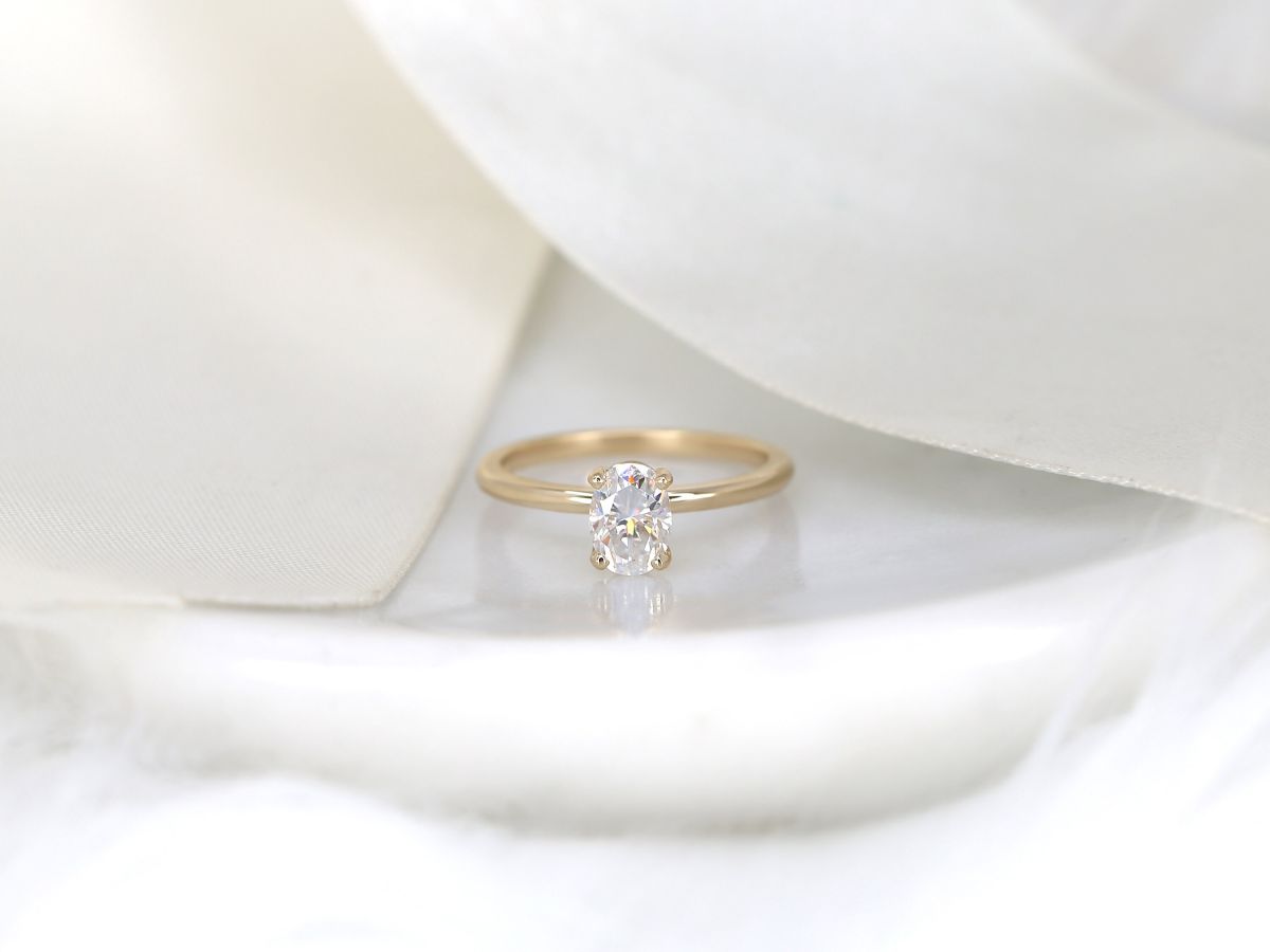 Stunning 1 CT Oval Moissanite Engagement Ring With Solitaire Design 1